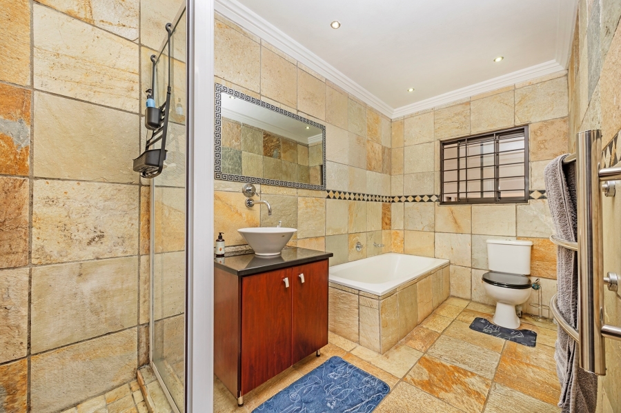 4 Bedroom Property for Sale in Van Riebeeckshof Western Cape